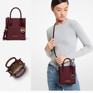 Michael Kors extra Small Pebbled Leather Crossbody Bag with Gold Accents